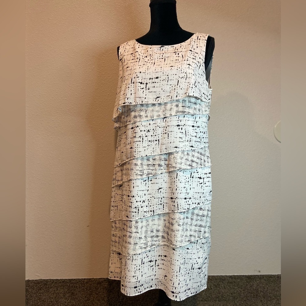 Ann Taylor~Abstract Black/White Layered Shift Dress~Sleeveless~Side Zip~Size 12